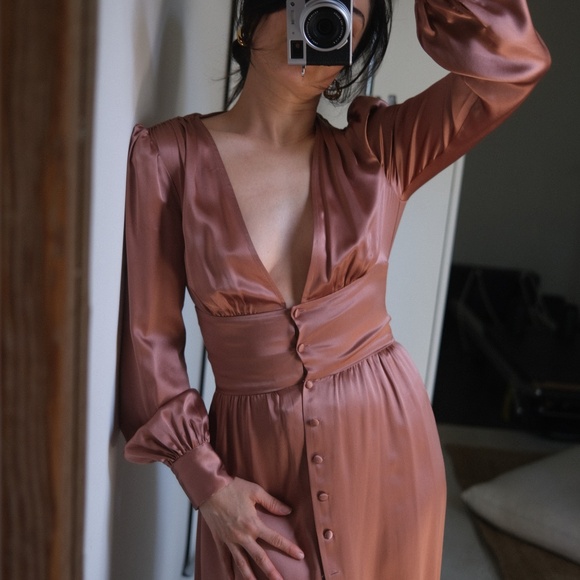 Reformation pink silk dress - Picture 2 of 6